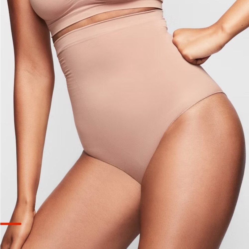 SKIMS High-Waist Shaping Briefs - Sienna